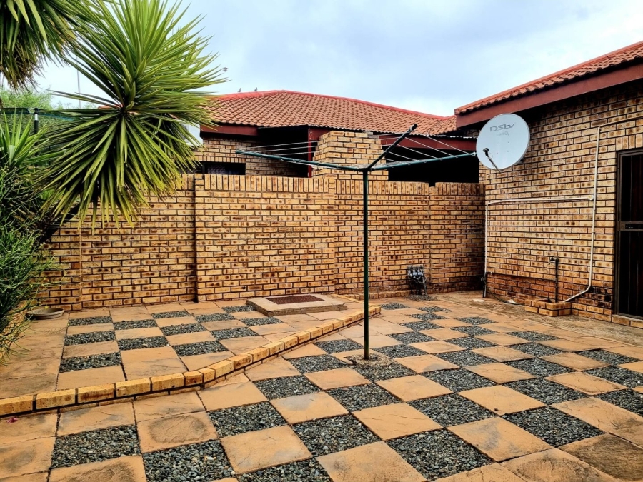 2 Bedroom Property for Sale in Rhodesdene Northern Cape